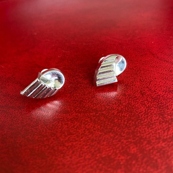 Vintage CORO Silver Tone Ribbon Earrings Screw Back Geometric Swirl Retro - Picture 4 of 6